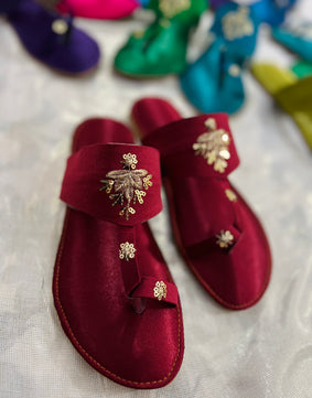 Maroon beauty Kolhapuri