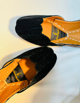 Basic velvet Black ( Limited Stock Up to 47% 🤩 )