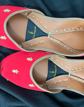 Silk zari Red ( Limited Stock Up to 47% 🤩 )