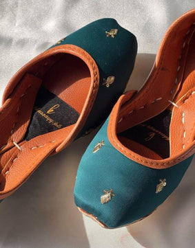 Silk-Zari Khussas (Peacock Green) ( Limited Stock Up to 47% 🤩 )