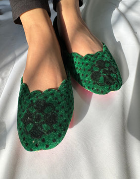 Basic velvet green dotted